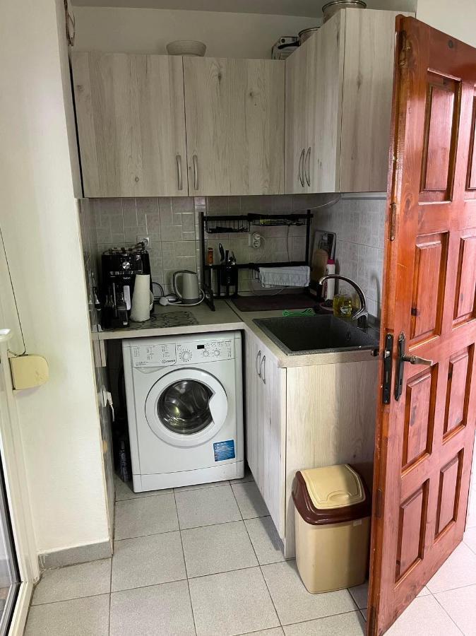 за гости сънрайз с гледка към река дунав Apartment *